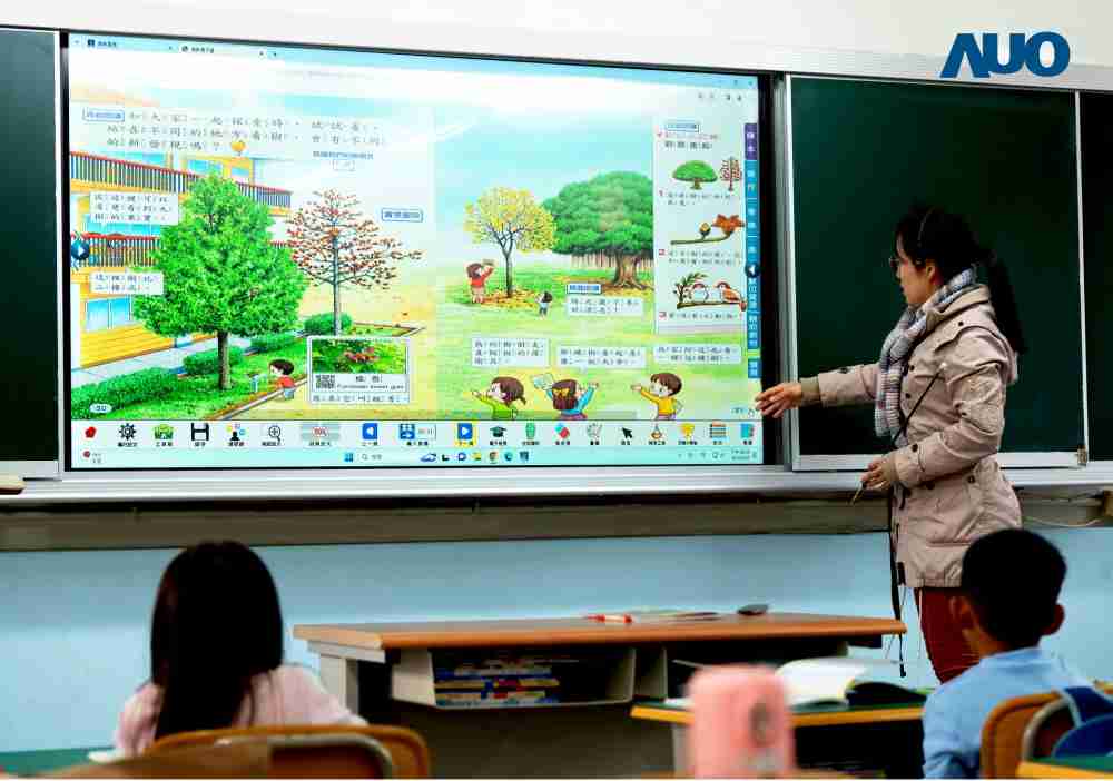 28国际与达擎共同开发的〝远程设备管理系统〞，，，透过流畅的多功能安装模式、、、、直觉设计的整合操作接口，，，，可同时管理多部设备，，改善学校的设备管理痛点