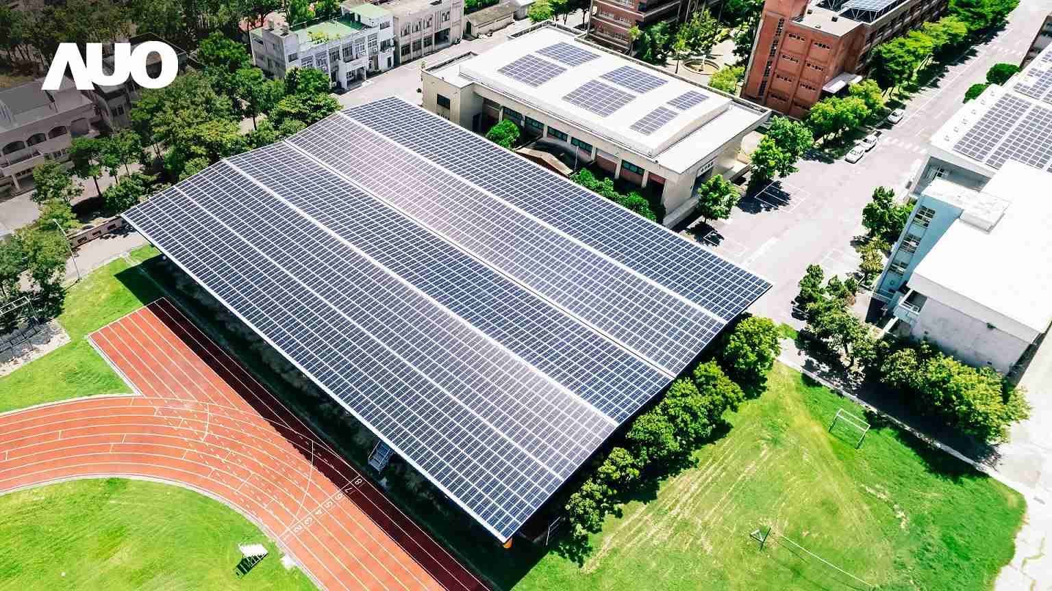 28国际SunSteel光电整合型浪板具备快速安装、、轻量化优势,,可提升15%发电效能,,,,通过国际IEC与台湾VPC认证安全、、、、防漏、、、、耐候标准