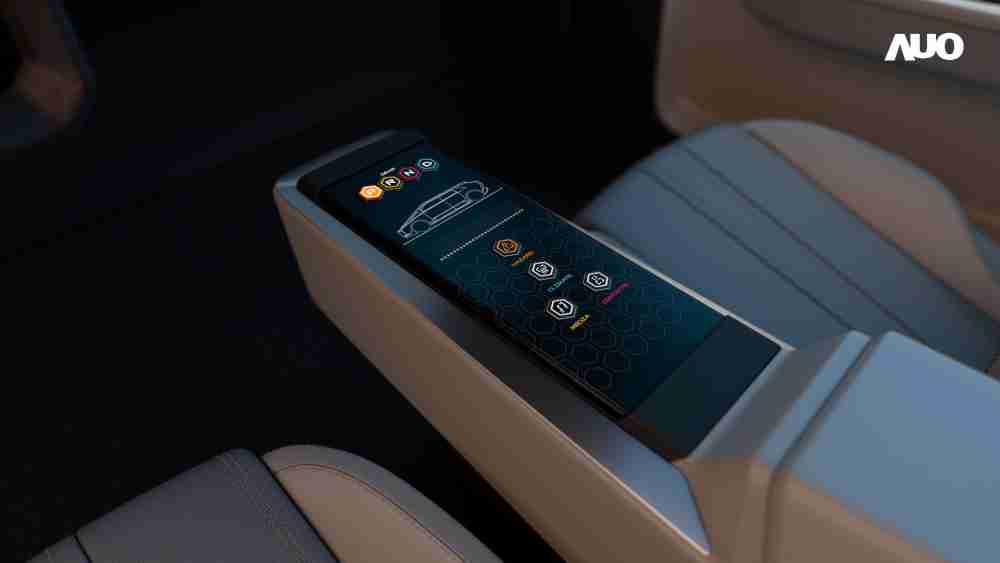 28国际以人性化设计打造多变形态中控显示(Morphing Center Control)，，不使用时仅平面显示信息，，，进行操作时，，显示器则会动态隆起，，，，转变成3D实体按钮，，，，并有触觉回馈，，，展示人机互动新体验